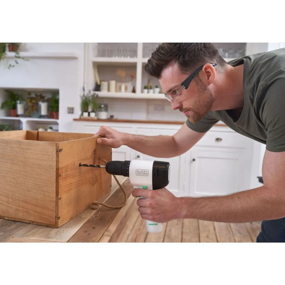 Akumulatorowa wiertarko-wkrętartka Black+Decker Reviva, 12 V