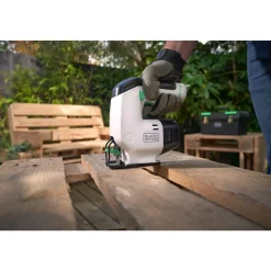Akumulatorowa wyrzynarka Black+Decker Reviva, 12 V
