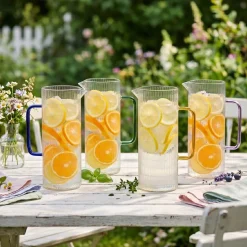 Dzbanek ryflowany Vialli Design Livio, 1,5 l, z niebieskim uchem