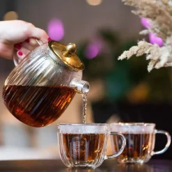 Dzbanek ze stalowym zaparzaczem Vialli Design Tulip, 1 l, z podwójną ścianką, złoty mat