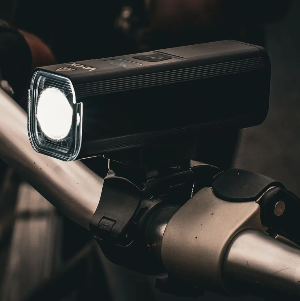 Lampka rowerowa przednia VAYOX VA0071, 1300 lm, akumulatorowa, z wyświetlaczem LED