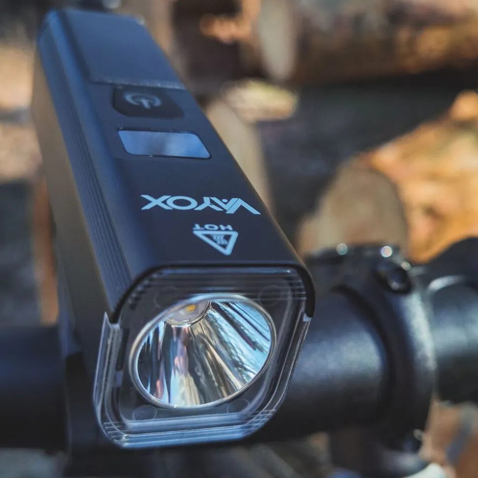 Lampka rowerowa przednia VAYOX VA0071, 1300 lm, akumulatorowa, z wyświetlaczem LED