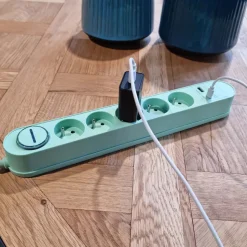 Listwa zasilająca Hykker, z USB, 1,5 m, 5 gniazd, zielona